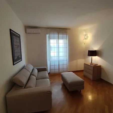 Costanza In Giallo Apartment