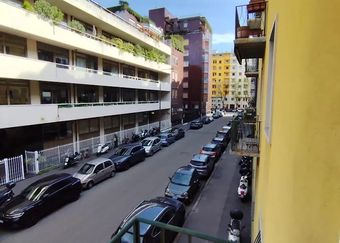 Costanza In Giallo Daire
